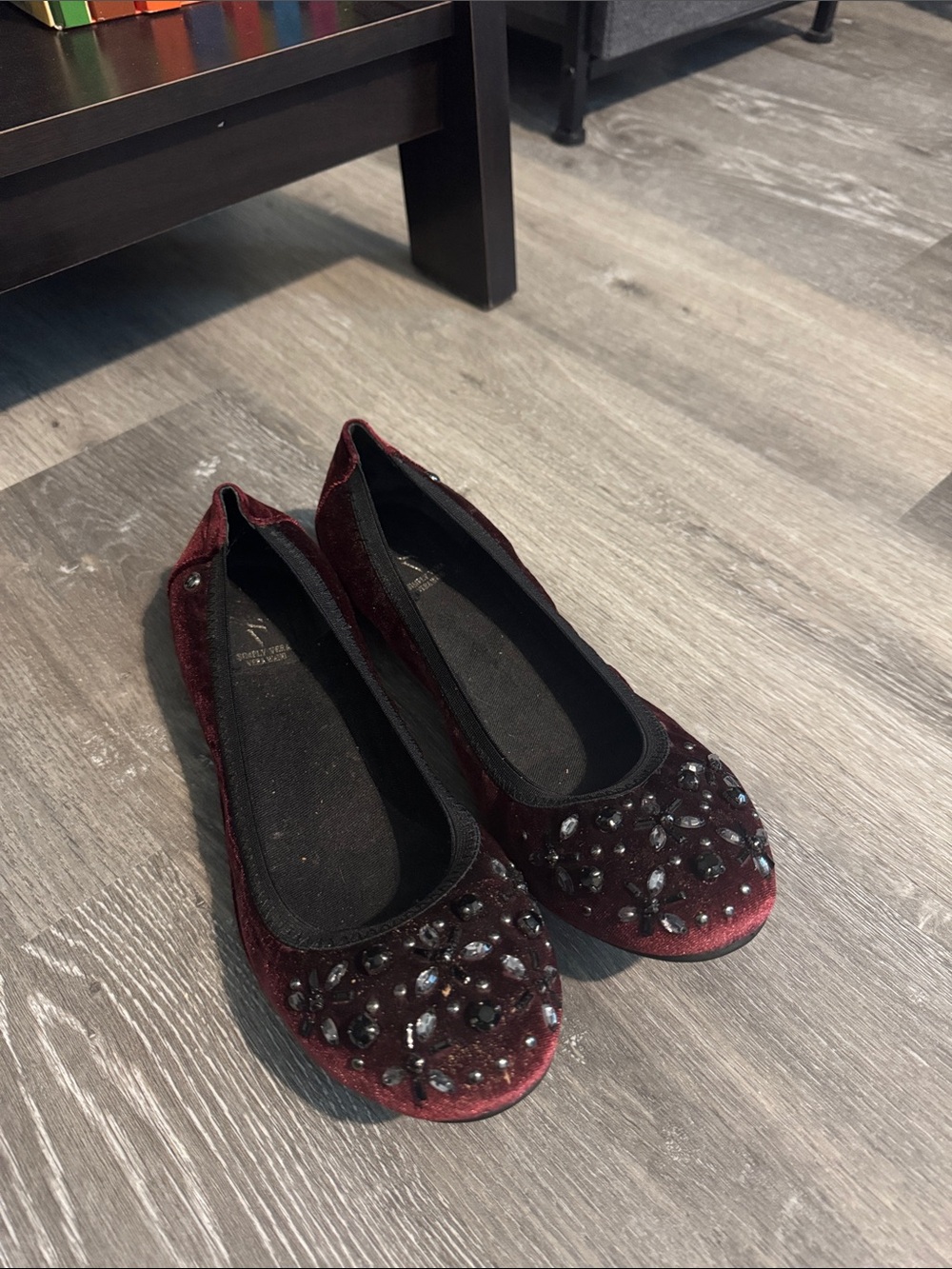 Vera Wang Embellished Velvet Ballet Flats in Wine